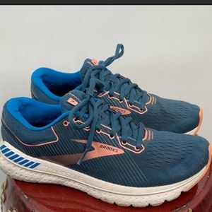 Brooks Womans Transcend 7 sneakers woman’s size 8.5 blue